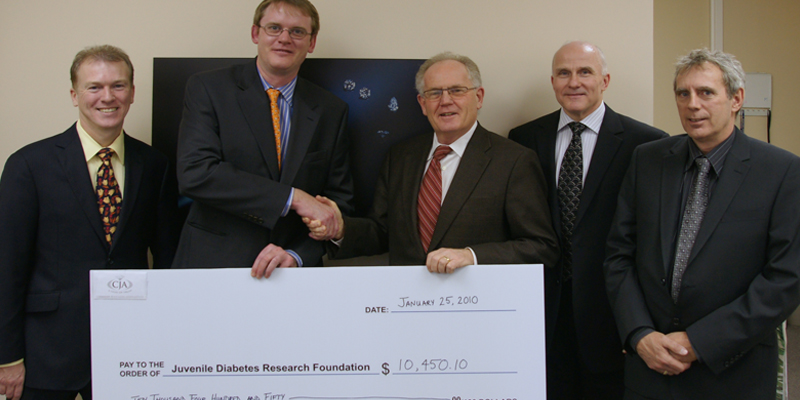 Photo courtesy Canadian Jewellers Association SB_JDRF-ChequePicture