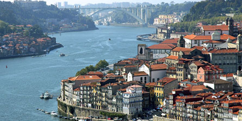 Photo ©Bigstock.com SB_bigstock_Portugal_Po9651