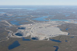 Photo by Jason Pineau, licensed under Creative Commons Attribution-Share Alike 3.0. SB_Ekati_mine_640px