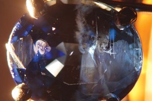 Photo courtesy Mark T. Cartwright The closed-back setting of this sapphire significantly reduces the usefulness of dark-field illumination.