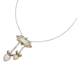 Photo courtesy Dupuis Fine Jewellery Auctioneers Belle Époque negligée pendant necklace with crystal opals and diamonds set in platinum. From Tiffany & Co., circa 1900.