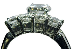 Photo courtesy Mark T. Cartwright Mountings can severely limit one's ability to determine diamond colour grades; however, if we disclose the limiting conditions, it is still advisable to provide a single grade, rather than a range for each stone.