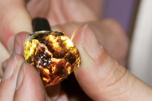 Photo courtesy Custom Cut Gems. Photo by Tom Schlegel Unheated tanzanite crystal from Merelani, Tanzania, showing yellow pleochroic colour.
