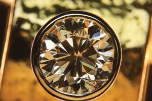 Photo courtesy Mark T. Cartwright The table reflection is relatively clear, but the diameter must also be estimated due to the bezel setting.