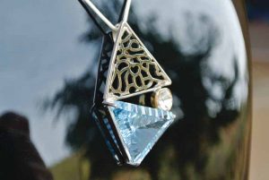 This 'Minds at Work' pendant incorporates sliced diamond and blue topaz combined with both 18-karat gold and sterling silver. Photos courtesy Neeta Gupta