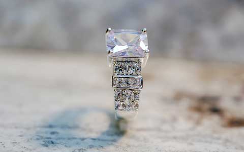 Diamond prices dip in August Diamond prices dip in August