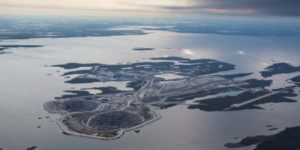 Located 300 km (186 mi) northeast of Yellowknife, the Diavik diamond mine is operated by Rio Tinto.