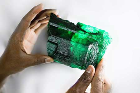 5565-carat 'Lion' emerald sells