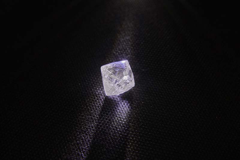 Russian mining company Alrosa recovered a 98.8-carat rough diamond at its Verkhne-Munskoye deposit.