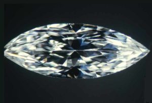 Marquise with a non-brilliant dark central area. <br /> <span style="font-size: 10pt; font-family: arial, helvetica, sans-serif;"><i>Photos© Renée Newman</i></span>