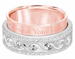 Two-toned rose and white gold wedding band set with diamonds (0.5 ctw) from Malo’s ‘Mardini Prive’ collection, fitted with a patented mechanism to conceal an engraved message. This design won in the personalized jewellery category at this year’s JCK Jewelers’ Choice Awards.