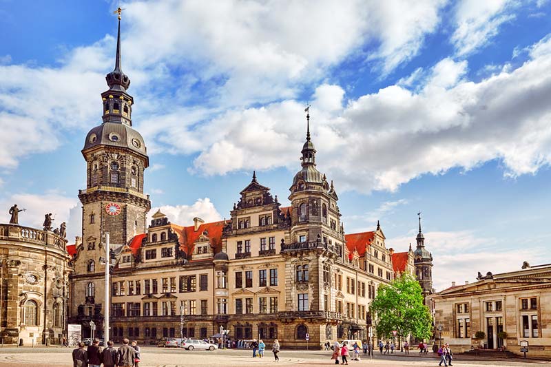 Thirty-one pieces of baroque jewellery stolen more than three years ago during a $163.5-million museum heist have been recovered, German police report.