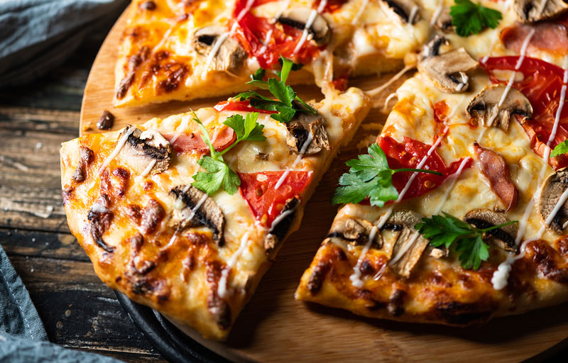 In diamonds, radial positions are expressed in multiples of 11.25 degrees (or: 360 divided by 32). To illustrate this, consider the example of a pizza. Photo ©BigStockPhoto.com