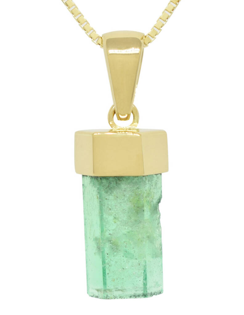 Photo courtesy Jose Rodriguez/Queen Emerald Rough crystal Colombian emerald pendant. Photo courtesy Jose Rodriguez/Queen Emerald