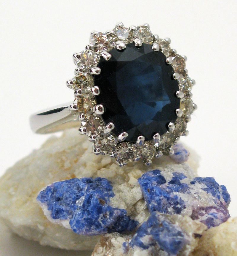 A replica of the sapphire engagement ring Princess Diana received from Prince Charles in 1981. Photo by Ann Porteus/courtesy Wikimedia Commons