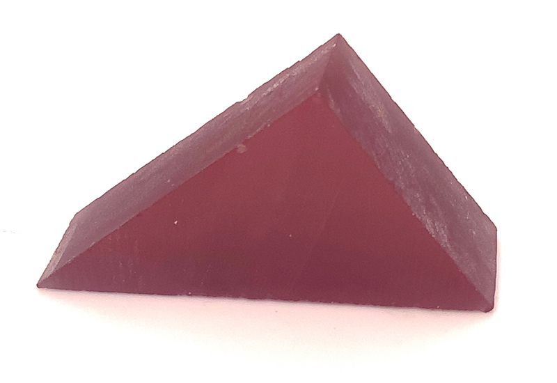 Synthetic colour-change alexandrite made using the crystal pulling (or Czochralski) method. Photo by Lauriane Lognay/Rippana Inc.