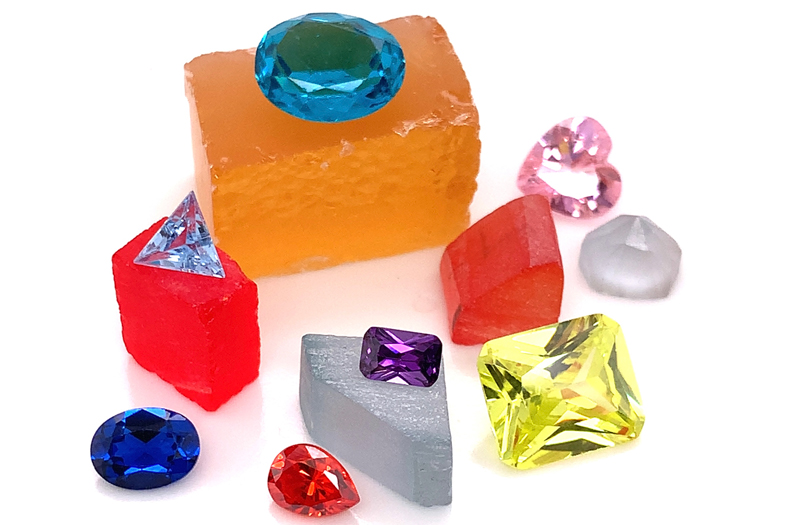 Photo by Lauriane Lognay/Rippana Inc. Different coloured cubic zirconia (CZ) with some pieces of rough. Photo by Lauriane Lognay/Rippana Inc.