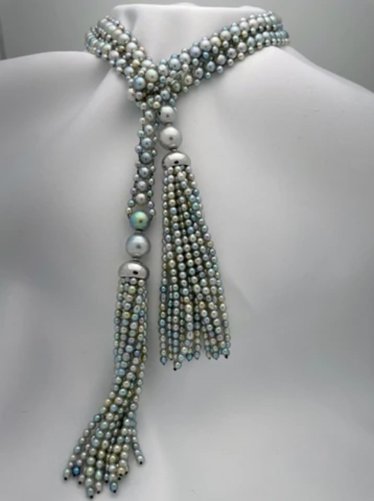 Jewellery Business columnist Llyn Strelau won the Cultured Pearl Association of America’s Visionary Award for Classic Styles for his ‘Rhapsody in Blue’ sautoir. Photo courtesy CPAA